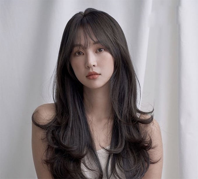 Kiểu tóc này không chỉ dễ chăm sóc mà còn giúp diện mạo trông tự nhiên, phù hợp với nhiều độ tuổi. 