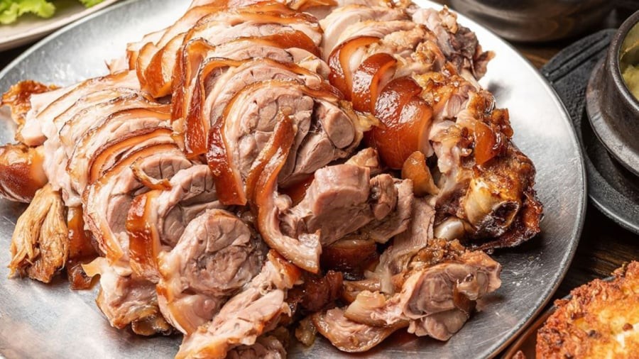 Thịt chân giò có giá trị dinh dưỡng cao nhưng không phải ai cũng nên ăn.