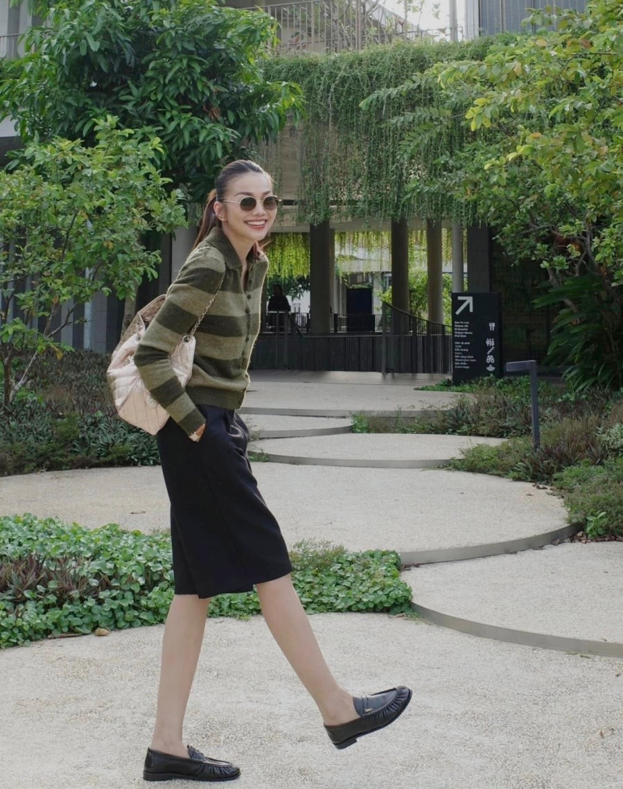 Đây là kiểu phối đồ hướng đến sự tối giản nhưng vẫn đảm bảo tính thời trang, đặc biệt phù hợp với những ai yêu thích phong cách hiện đại và linh hoạt trong đời sống hằng ngày.

