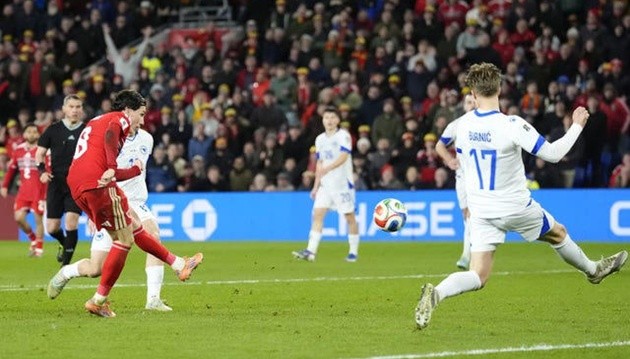 Wilson không thể gánh cả tập thể Xứ Wales