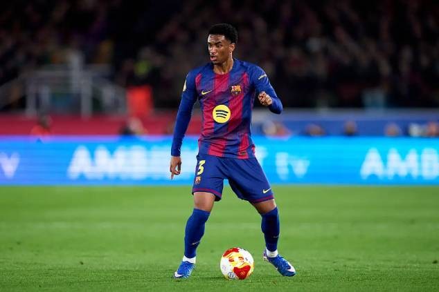 Man Utd và Man City cùng săn đón Alejandro Balde.