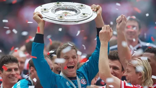 Neuer mở đường cho thế hệ kế cận.