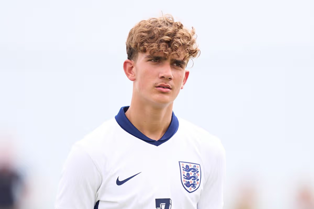 Dowman trong màu áo ĐT Anh.