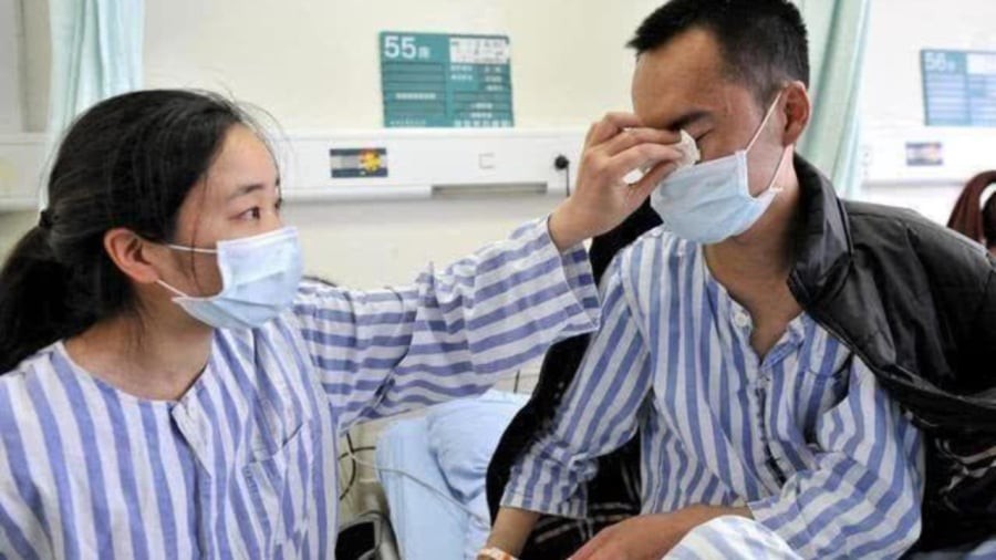 Trường hợp cả vợ và chồng cùng bị ung thư không nằm ở việc lây nhiễm trực tiếp mà thường bắt nguồn từ các thói quen sinh hoạt chung, thói quen ăn uống, môi trường sống chung trong hàng chục năm.