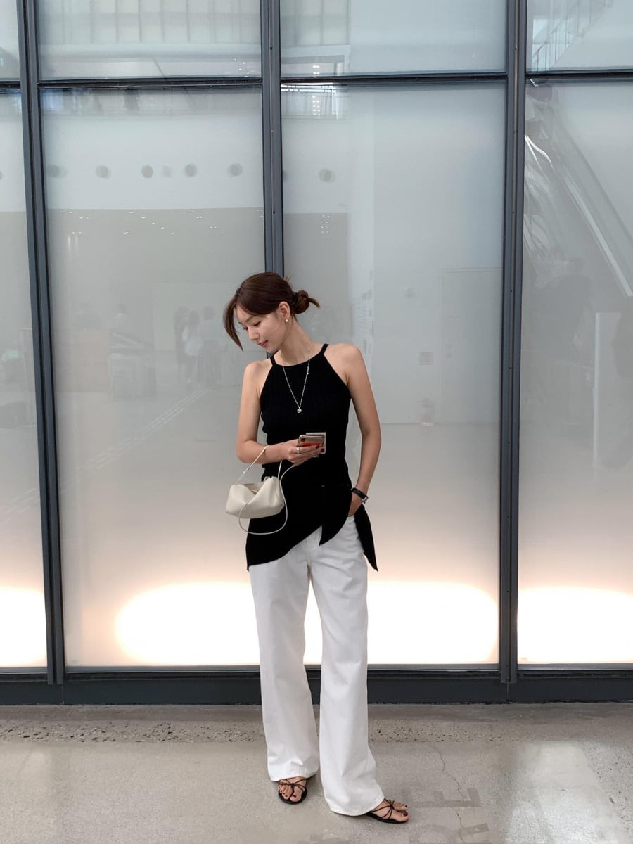 Trong số các gam màu cơ bản, trắng luôn mang lại cảm giác tươi mới và tràn đầy năng lượng.