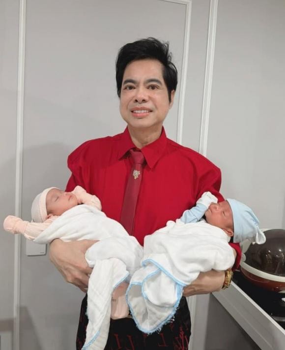 Ngọc Sơn lên chức bố ở tuổi U60, là một cặp song sinh?