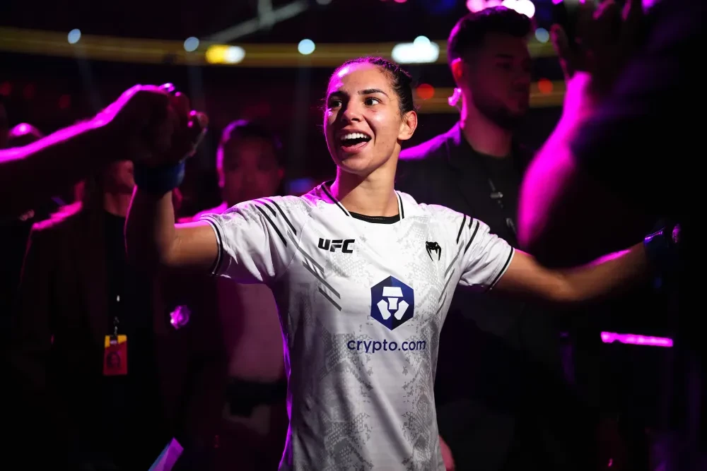 Võ sĩ Ariane Lipski da Silva trong một trận đấu tại UFC 296.