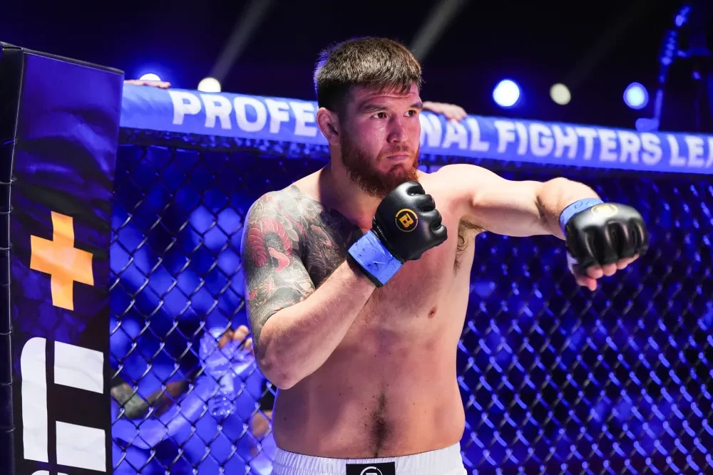 Johnny Eblen chuẩn bị cho trận đấu tại sự kiện PFL vs Bellator