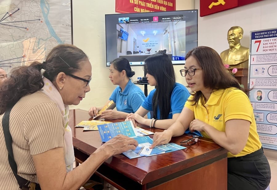 Phương án 1: Một số nhóm đối tượng sẽ được tăng 4,5% kèm thêm 200.000 đồng/tháng, trong khi các nhóm còn lại tăng 8% trên mức hưởng tháng 6/2026.

