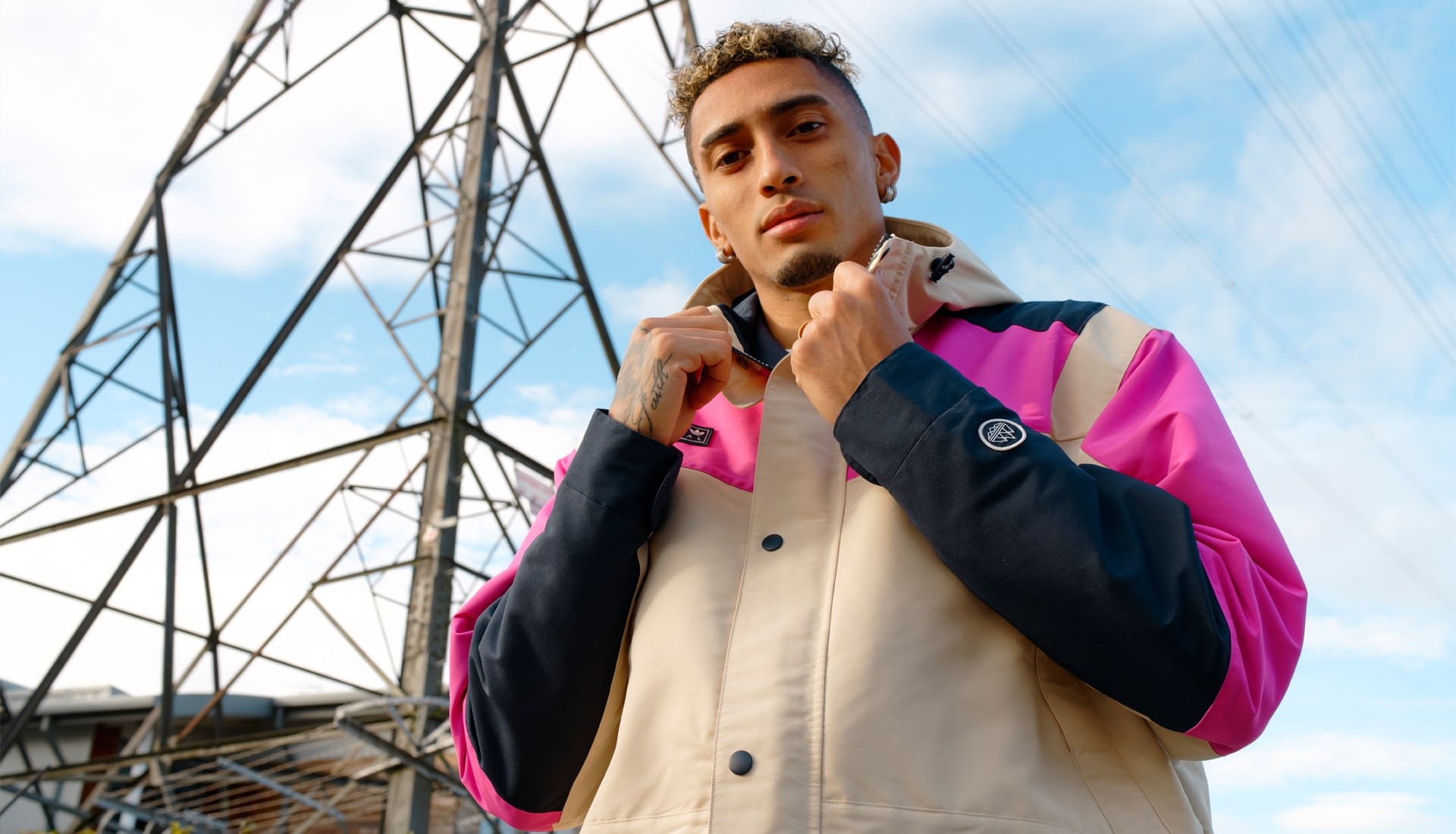 Bóng đá hiện đại là sân khấu thời trang lớn.