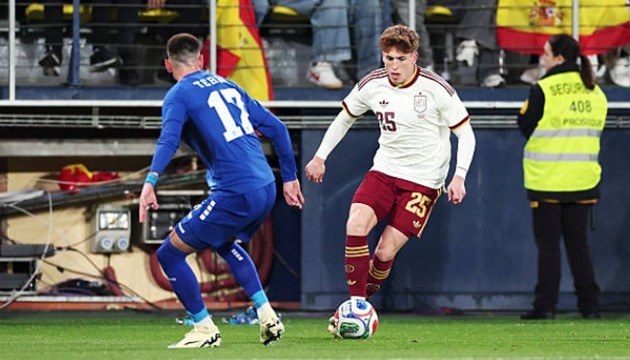 Tây Ban Nha vượt trội Serbia.