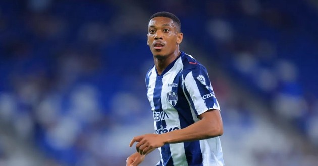 Anthony Martial phải tập một mình sau khi gây gổ với huấn luyện viên.