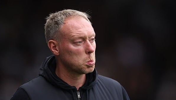 HLV Cooper bị cáo buộc hủy hoại bóng đá Bosnia.