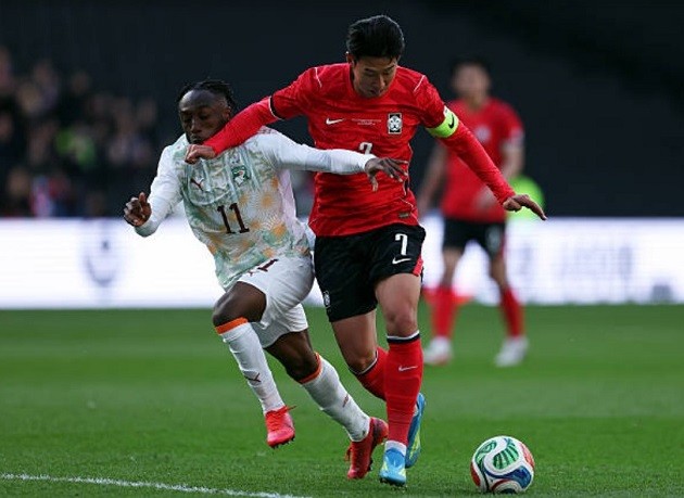 Son vào sân ở hiệp hai và không giúp Hàn Quốc có được bàn danh dự.