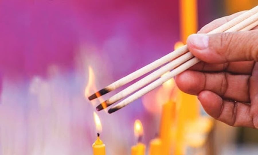 Ngày mùng 1 mang ý nghĩa khởi đầu, vì vậy nhiều người lựa chọn đi lễ chùa để cầu mong sức khỏe, bình an và thuận lợi cho tháng mới.