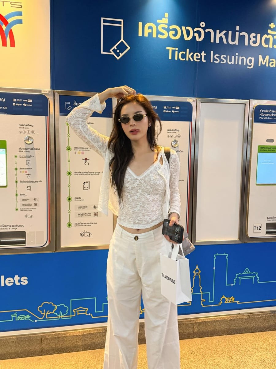 Công thức này đặc biệt phù hợp với không khí mùa hè khi cần sự thoải mái nhưng vẫn đảm bảo tính thẩm mỹ.