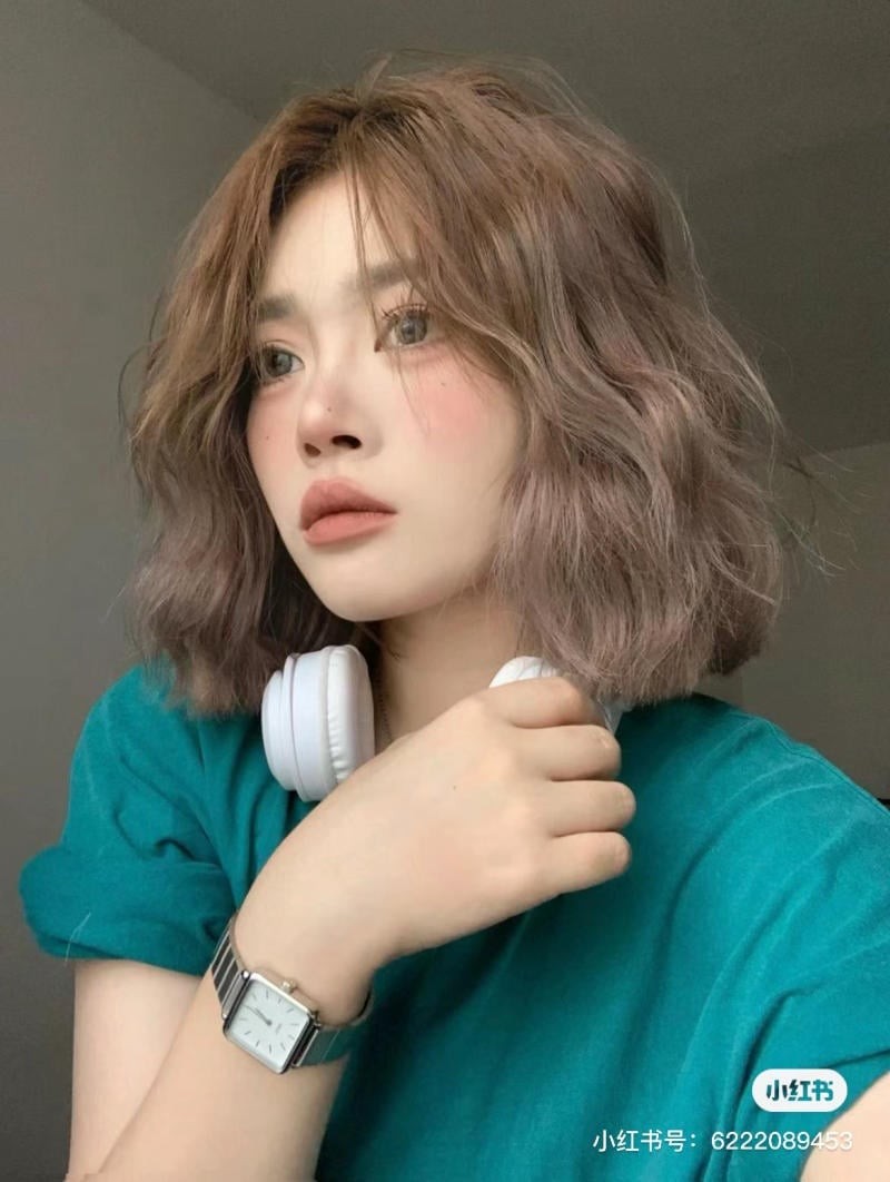 Đây là lựa chọn phù hợp cho những ai muốn mái tóc có độ phồng nhưng không quá cầu kỳ.