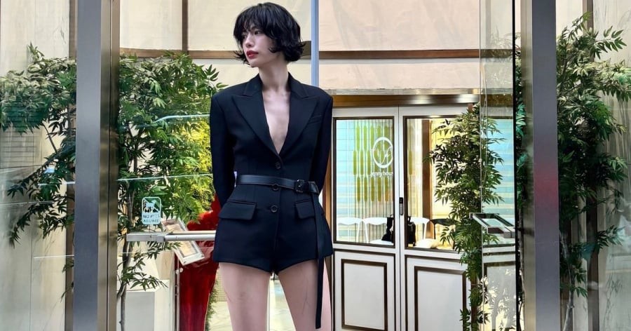  Không chỉ dừng lại ở việc giữ cân, vóc dáng của nữ nghệ sĩ còn có độ săn chắc rõ rệt, tạo cảm giác khỏe khoắn thay vì gầy thiếu sức sống.