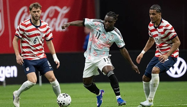 Doku tỏa sáng trước vòng vây các cầu thủ tuyển Mỹ.