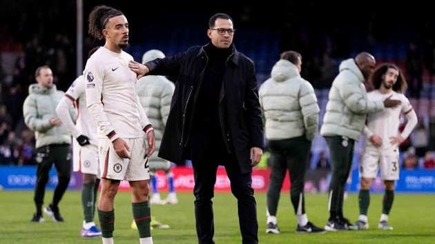 Gusto bênh vực Rosenior