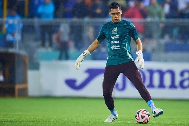  Jose bị khán giả nhà chế nhạo.