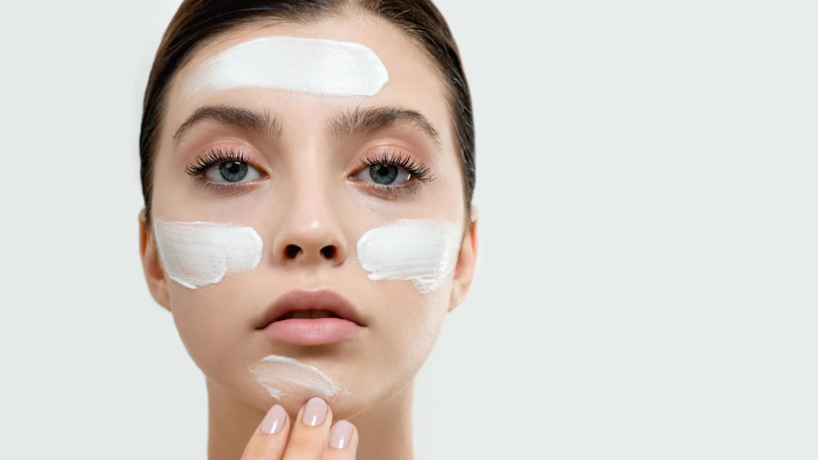  Những loại có chỉ số SPF dưới 30 thường không đủ khả năng chống lại tác động mạnh của tia UV, khiến da vẫn có nguy cơ bị sạm màu hoặc tổn thương.