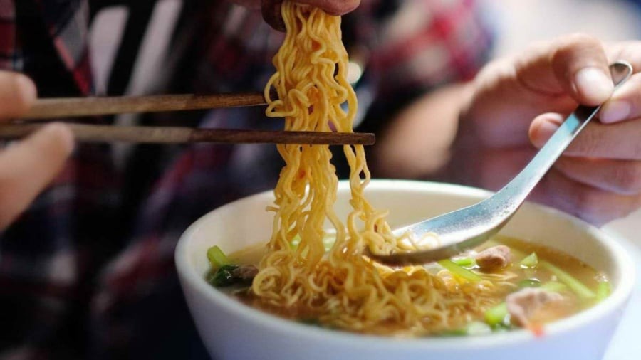 Điều gì sẽ xảy ra với cơ thể nếu bạn ăn mỗi ngày 1 gói mì tôm?