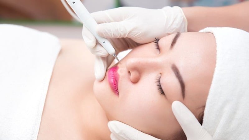  Làm sạch nhẹ nhàng bằng sản phẩm dịu nhẹ giúp loại bỏ bụi bẩn mà không gây kích ứng.