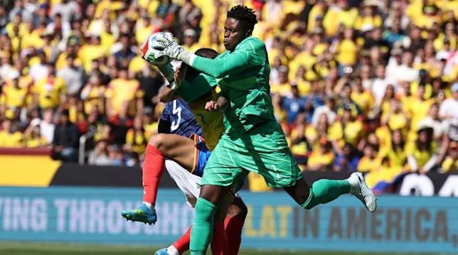 Brice Samba – 6/10 điểm: Thủ thành số 2 của Les Bleus có một trận đấu khá nhàn nhã. Dù vậy, anh vẫn kịp để lại dấu ấn với 4 pha cứu thua quan trọng và không có lỗi trong bàn thua duy nhất của Pháp ở phút 77.