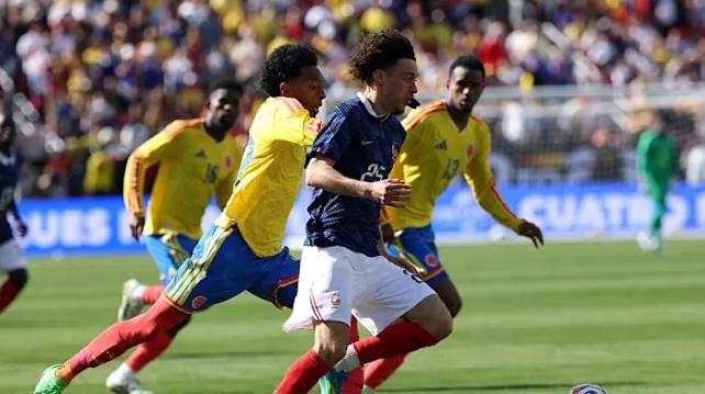 Maghnes Akliouche – 6/10: Cầu thủ thuộc biên chế Monaco mang đến sự sáng tạo và tốc độ cho mặt trận tấn công. Pha kiến tạo chuẩn xác cho Marcus Thuram lập công (phút 41) là điểm nhấn lớn nhất của anh.