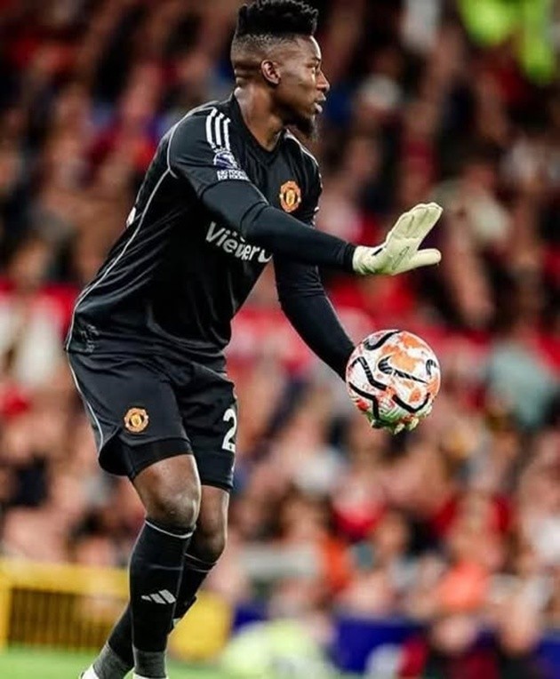 Các thủ môn cần thận trọng về việc giữ bóng quá lâu.