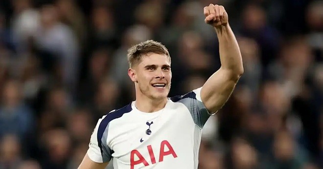 MU được khuyên chiêu mộ Van de Ven để nâng cấp hàng thủ.