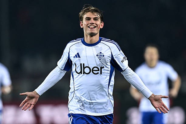 Nico Paz lọt vào tầm ngắm của Man Utd. 