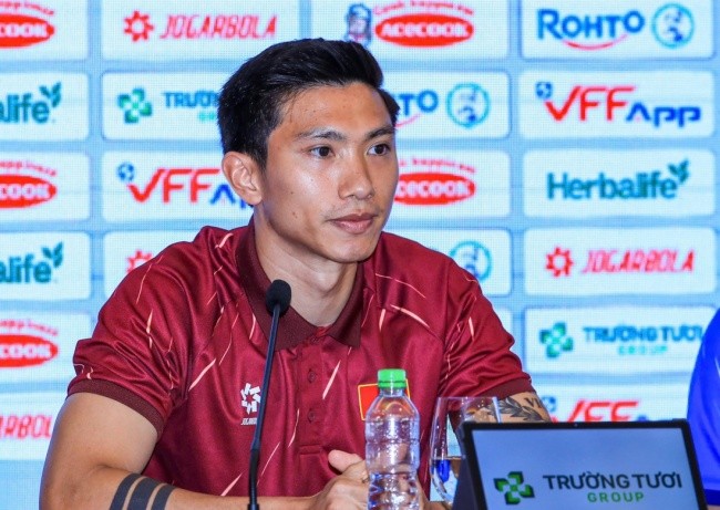 Văn Hậu quyết tâm đánh bại Malaysia.