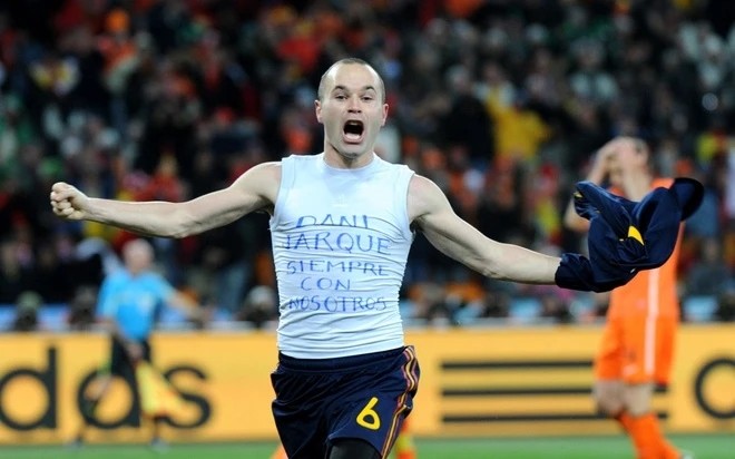 Những màn cởi áo ăn mừng thường đến từ những khoảnh khắc bùng nổ cảm xúc.