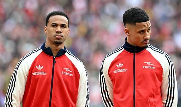 Dàn trụ cột của Arsenal đồng loạt rút lui khỏi tuyển quốc gia.