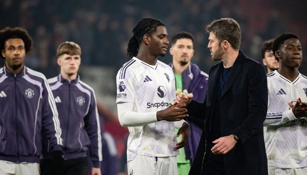 Ayden Heaven vẫn tôn trọng và tin tưởng vào Michael Carrick.