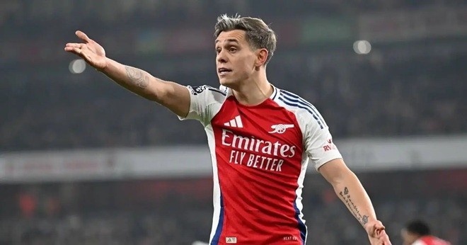 Arsenal được cho nên thay thế Trossard.