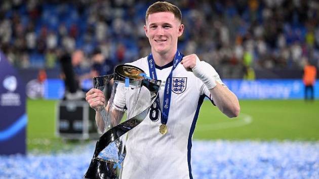 Man City quyết tâm chiêu mộ Anderson dự phòng sự ra đi của Rodri.