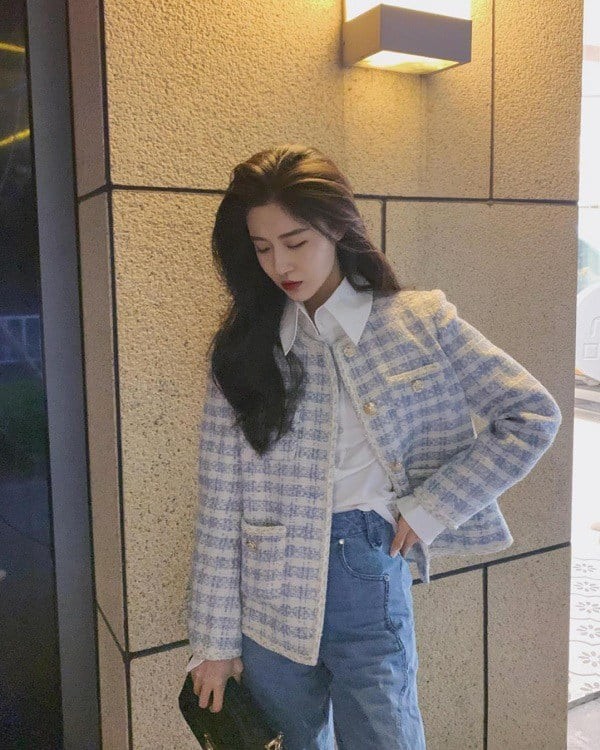 Áo sơ mi luôn là lựa chọn hàng đầu trong môi trường công sở nhờ sự gọn gàng và dễ ứng dụng.