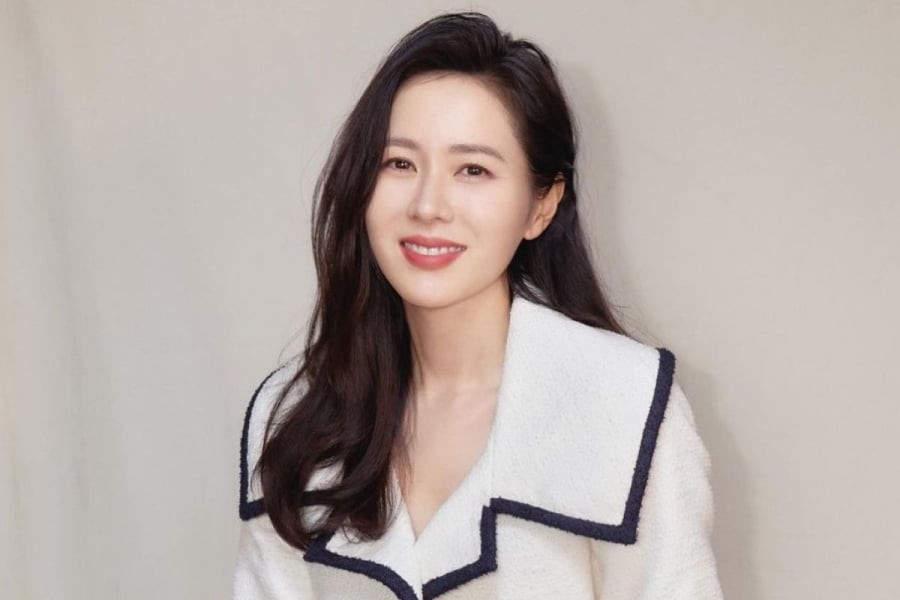 Việc bổ sung collagen, ăn nhiều thực phẩm giàu vitamin và chất chống oxy hóa giúp hỗ trợ quá trình tái tạo da từ bên trong. 