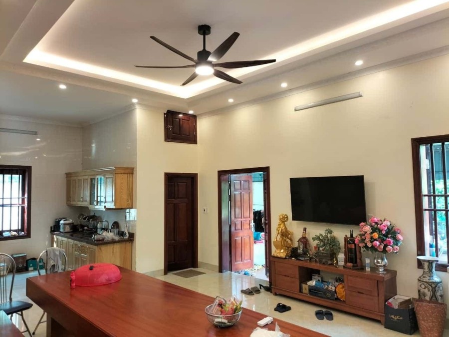 Trong phong thủy, cửa chính được xem là nơi đón khí và tài lộc vào nhà. 