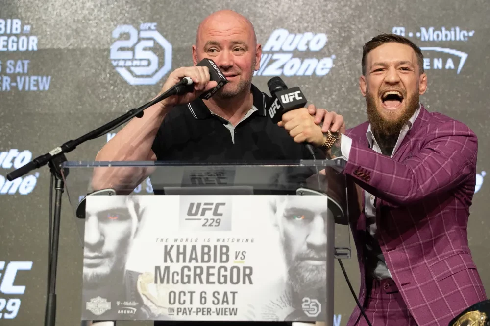 Chủ tịch UFC Dana White và Conor McGregor trong buổi họp báo UFC 229