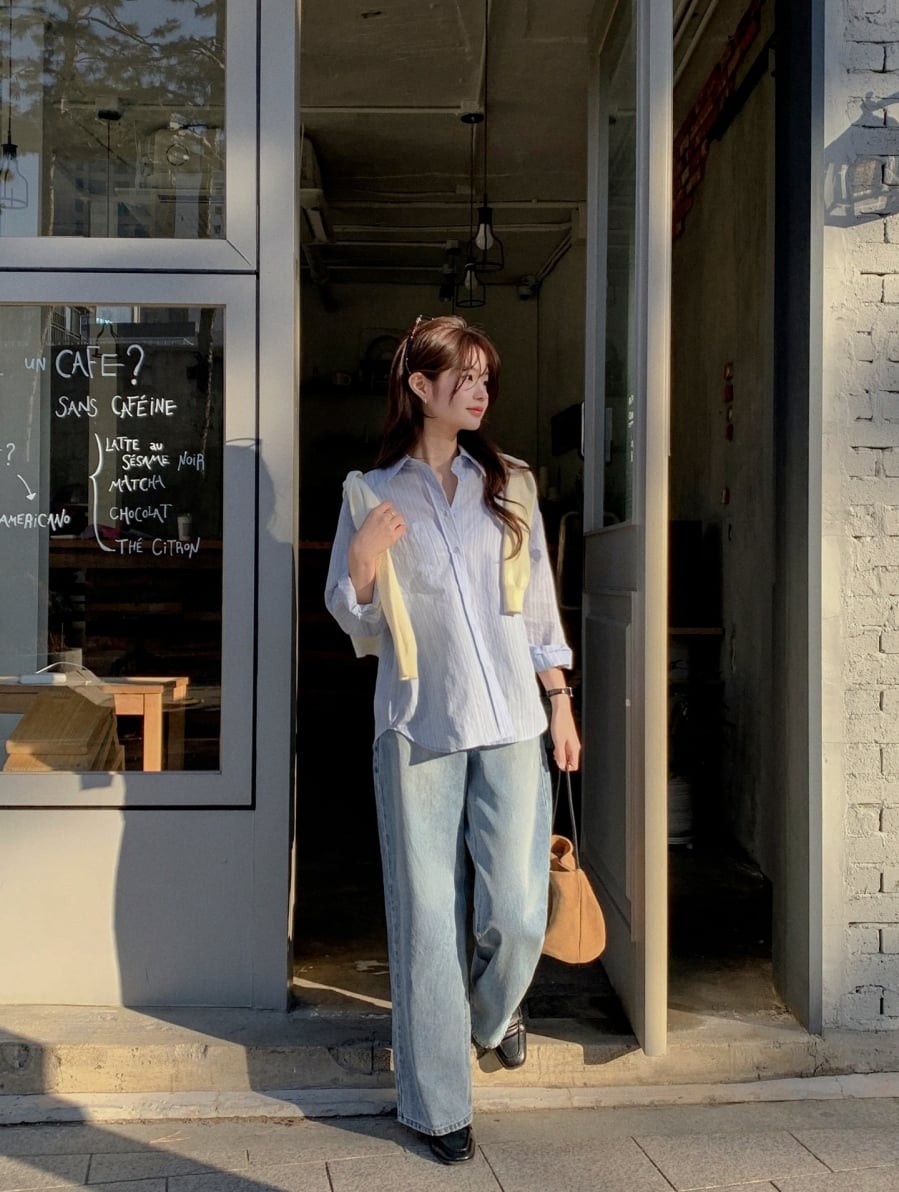 Bộ đôi này mang lại vẻ ngoài trẻ trung, dễ chịu nhưng vẫn giữ được sự chỉn chu cần thiết.