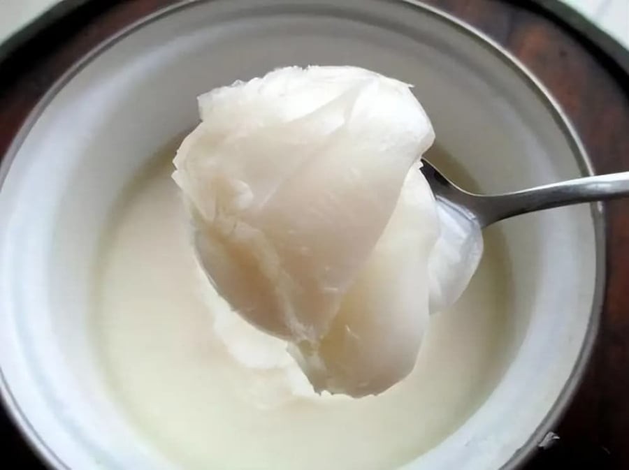 Một điểm không thể bỏ qua là hương vị: chỉ một thìa mỡ lợn xào rau hoặc nấu mì là mùi thơm lan tỏa khắp bếp, kích thích vị giác.