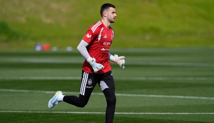 NHM Espanyol phản đối Joan Garcia khi anh gia nhập đại kình địch Barcelona. 