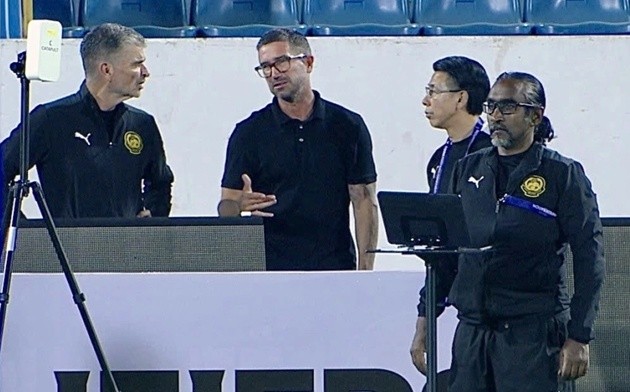 Harry Kewell xuất hiện trên sân tập của Malaysia