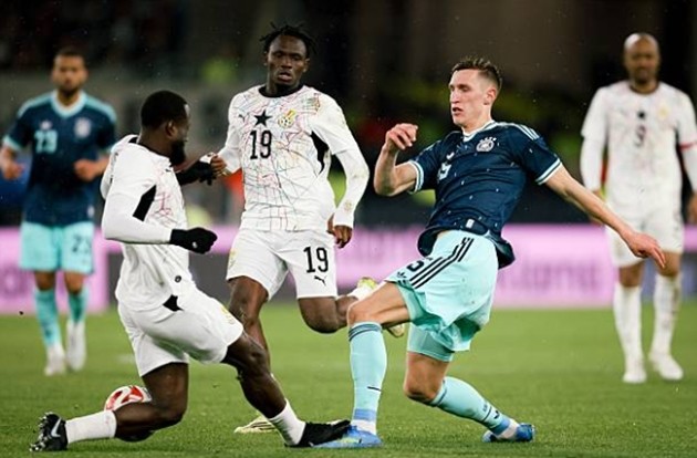 Trung vệ: Nico Schlotterbeck – 6 điểm Đây là một sự cải thiện rõ rệt so với phong độ nghèo nàn của anh trong trận đấu trước đó. Dù không đóng góp nhiều vào khâu luân chuyển bóng, Schlotterbeck đã có nhiều pha thu hồi bóng quan trọng và một tình huống lăn xả chặn cú sút của đối thủ. Anh phải nhận một thẻ vàng vì pha phạm lỗi cần thiết.