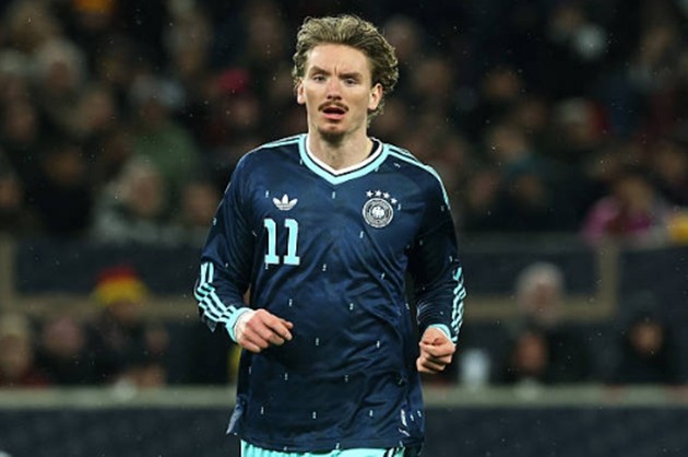 Tiền vệ tấn công: Nick Woltemade – 4 điểm Một trận đấu kém duyên của cầu thủ trẻ này khi anh bỏ lỡ cơ hội ngon ăn từ sớm và đứng sai vị trí dẫn đến bàn thắng bị từ chối của Wirtz. Woltemade còn có một cú dứt điểm trúng cột dọc trong hiệp hai. Điểm sáng duy nhất là khả năng hỗ trợ phòng ngự trong các quả phạt cố định. Anh rời sân ở phút 78.