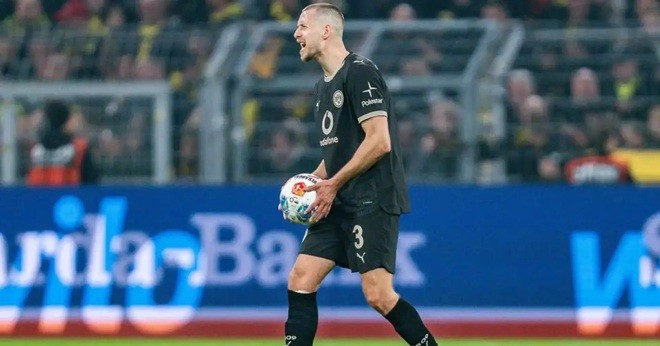  Anton đang được MU và Atletico theo dõi.